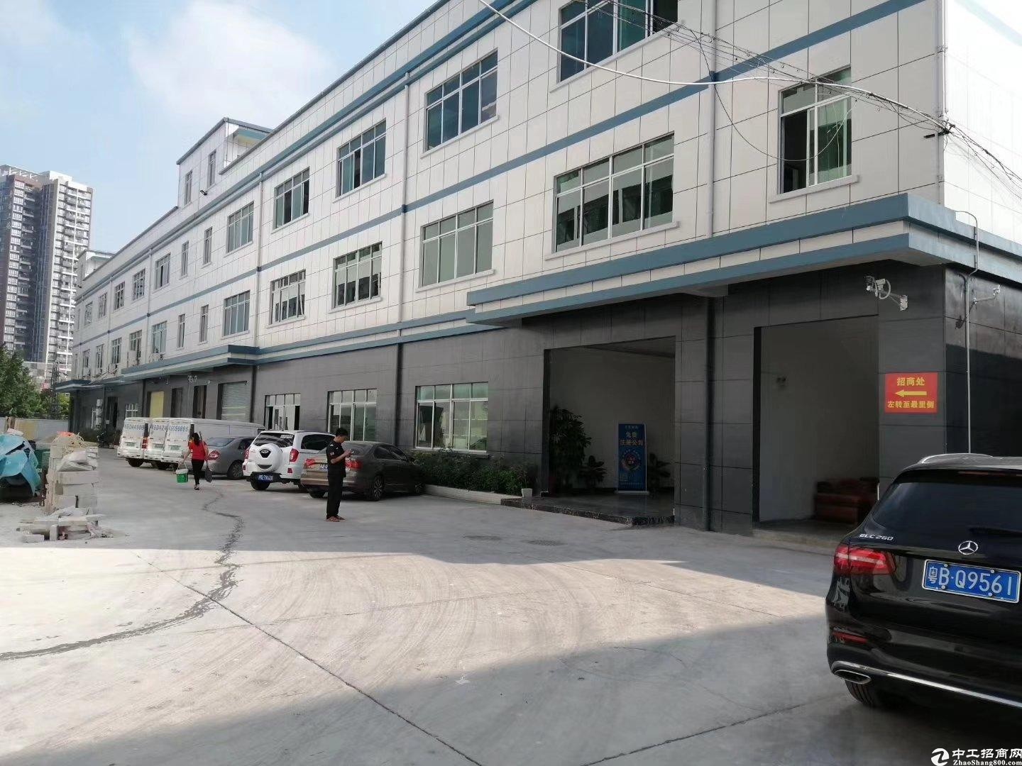 平湖街道禾花社区新出一楼180平厂房仓库出租。地铁口附近。