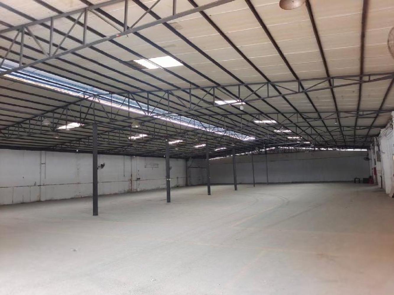 一楼仓库出租坂田岗头路口新出独院钢结构带卸货平台厂房可分租。