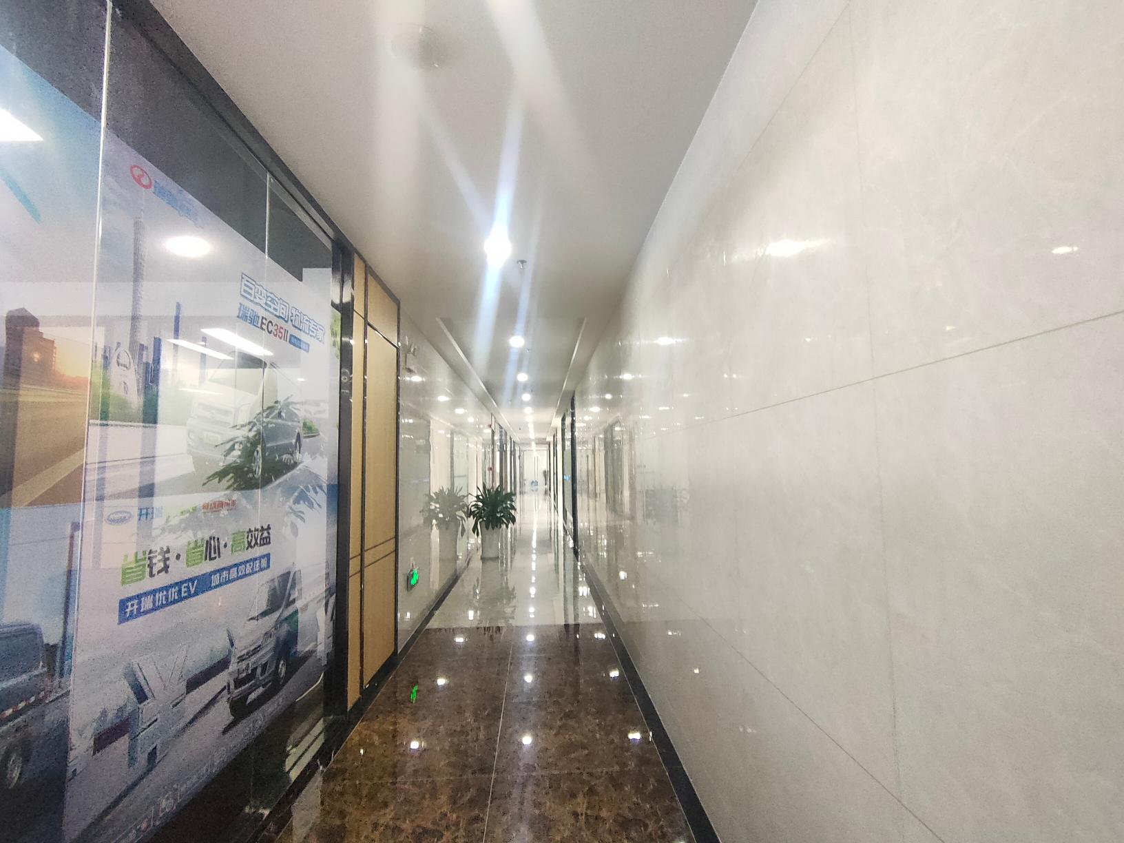 [西丽17]地铁口电商大厦精装修280平，大小面积可自由组合使用率高