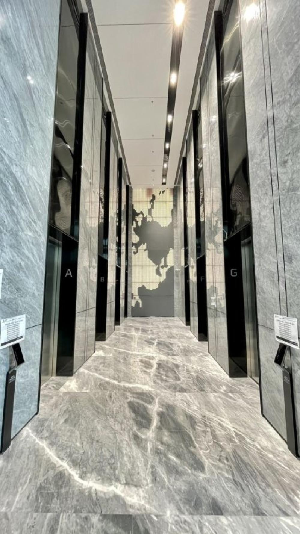 南山西丽天珑移动大厦设计公社旁豪装300平电梯口带家私
