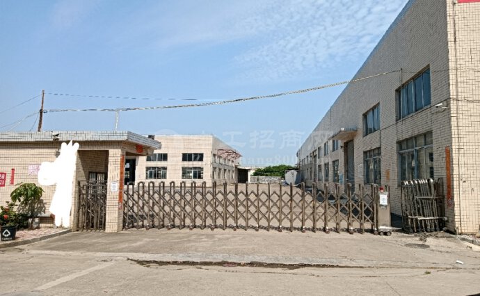 中山市民众镇独门独院单一层仓库4500平超大空地不收费。