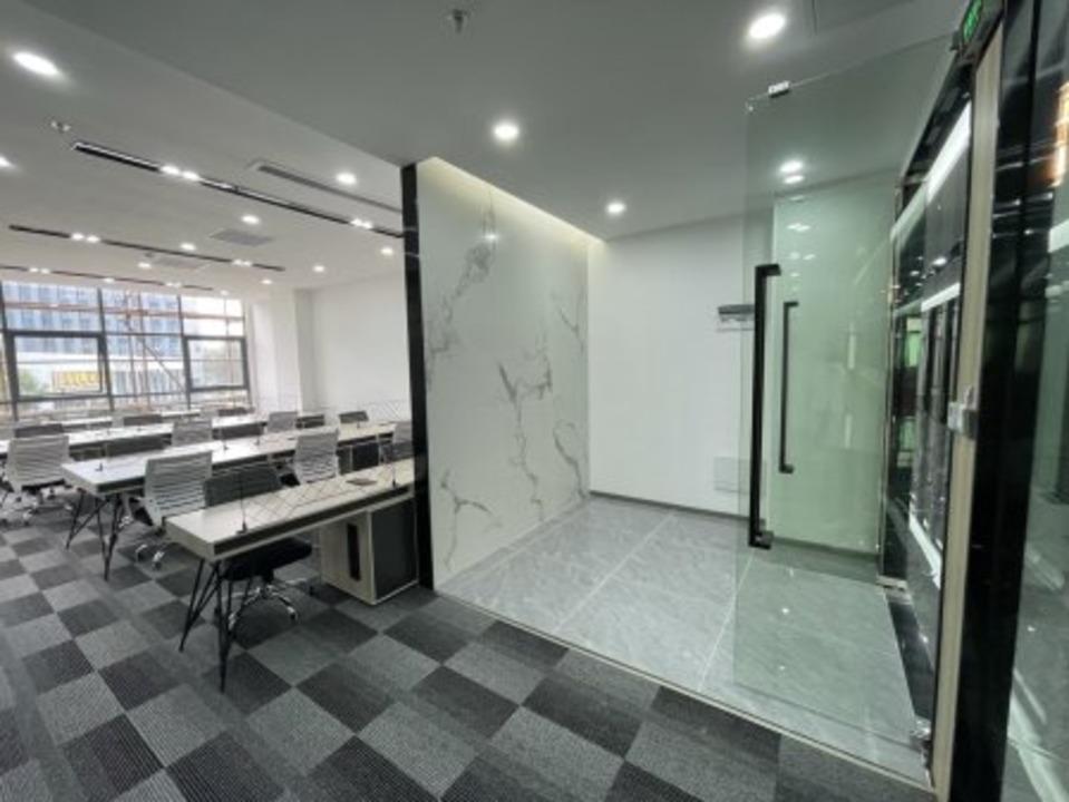坂田地铁口188平3个办公室城市山海中心精装修带家私