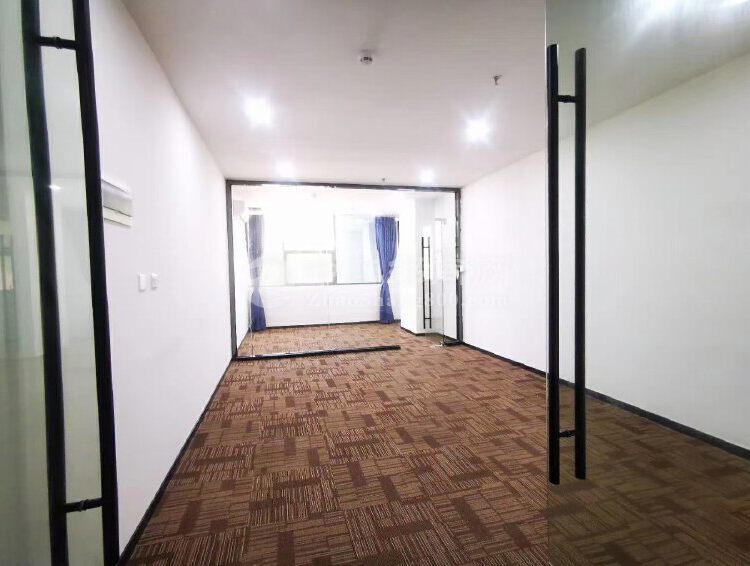 龙岗吉华智荟中心，小户型办公室2+1格局配空调地毯