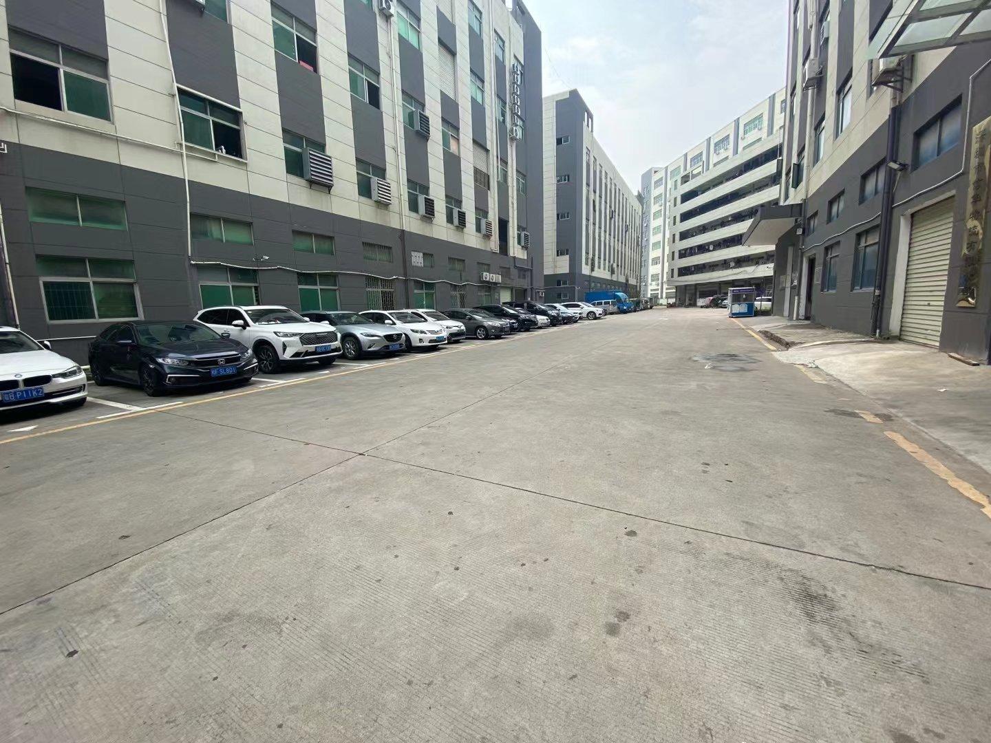 深圳福永新和沿江高速附近一楼1000平米精装修物流仓库出超大空地