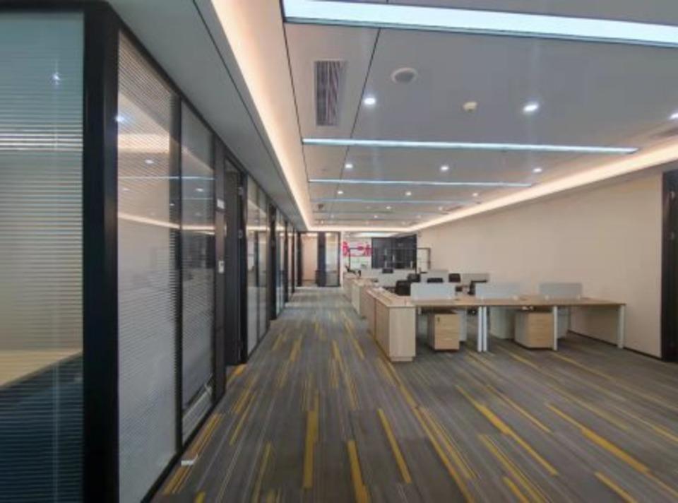 坂田地铁口，创汇国际550平米办公室出租，研发技术企业云集