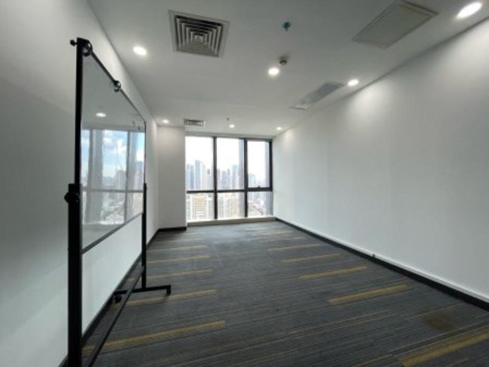 龙华中心区330平精装办公室3个隔间高层双面采光有商场