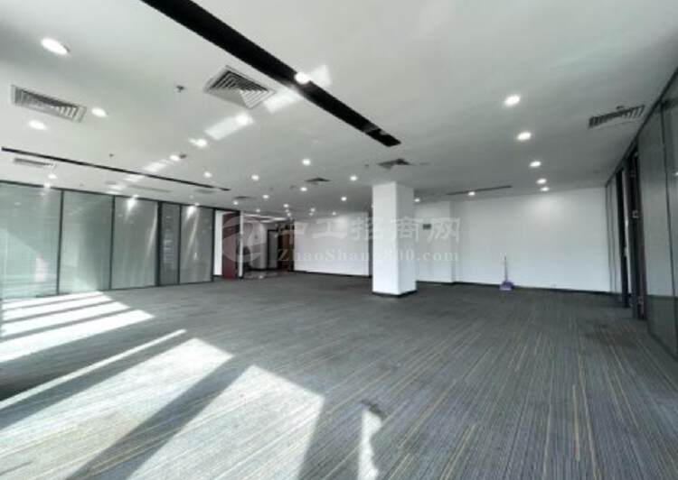 龙华中心区330平精装办公室3个隔间高层双面采光有商场4