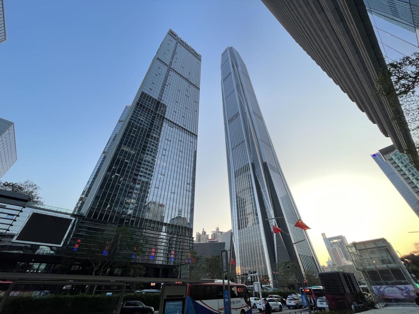 深圳高楼-平安金融中心特价租220元每平米，皇庭中心