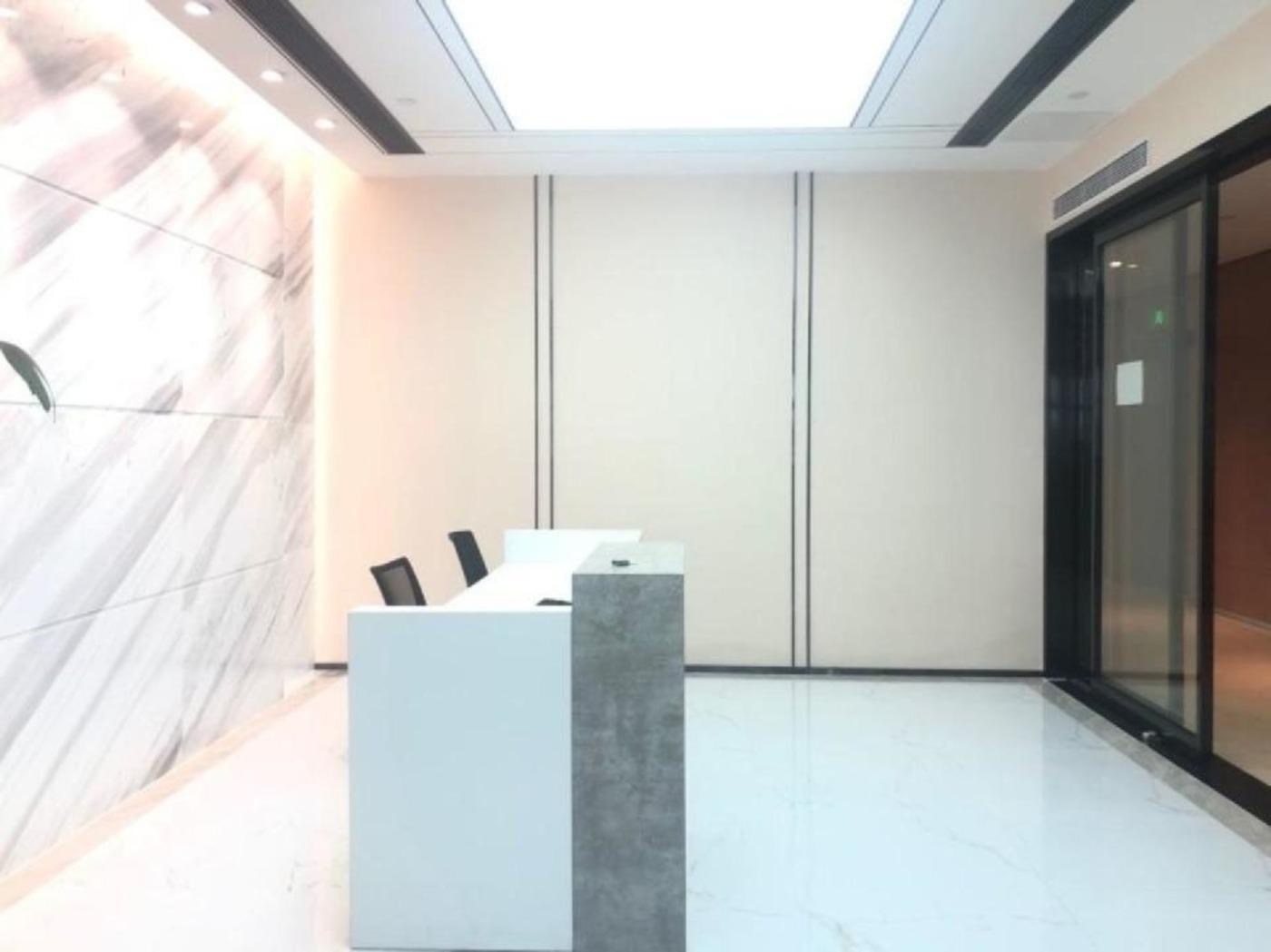 前海宝中时代广场电梯口600平豪华装修开发商直租