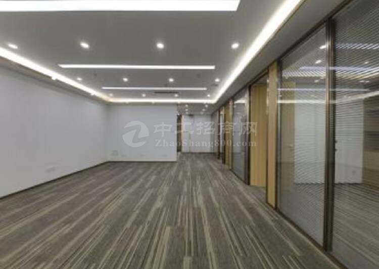 罗湖地丨王信兴广场，电梯口方正单位豪华装修，20人办公场地2