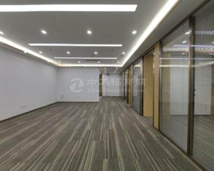 罗湖地丨王信兴广场，电梯口方正单位豪华装修，20人办公场地