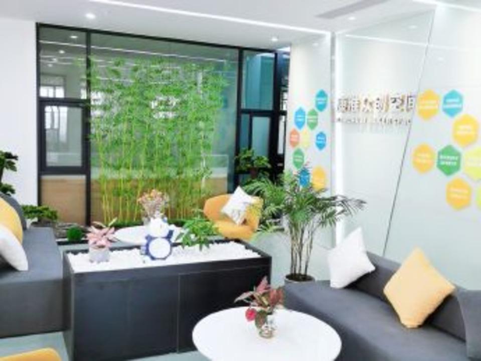 观澜独立小办公室带窗带家私空调物流园区电商收发快递方便