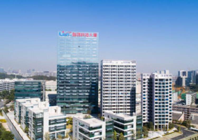 神鹰城讯由深圳市联创科技集团有限公司兴建，位于龙岗区南湾街1