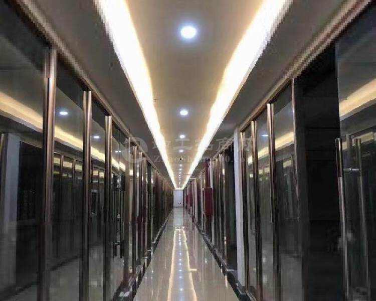 坂田贝尔地铁旁新装大厦150平精致户型拎包入驻