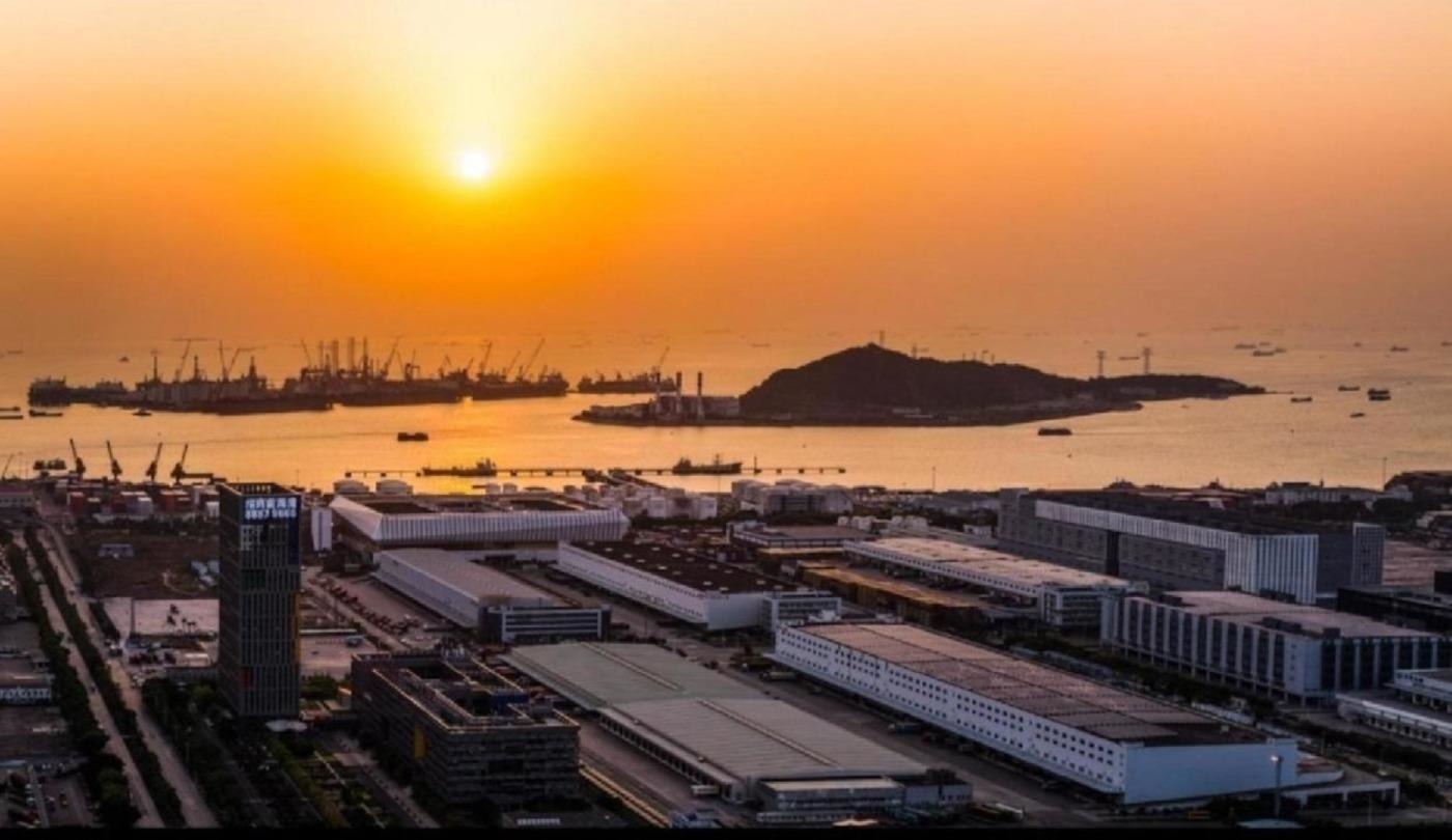 粤港澳大湾区，一手地铁现楼，看海景，世茂前海中心，享前海政策2