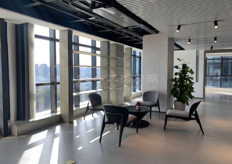 深圳龙岗红本厂房出售康利城2000平层高6米可做两层地铁口1