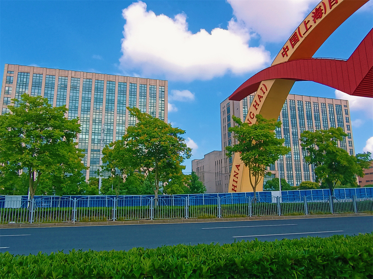 上海浦东一楼展厅，层高9米，适用于各种商业活动和展示