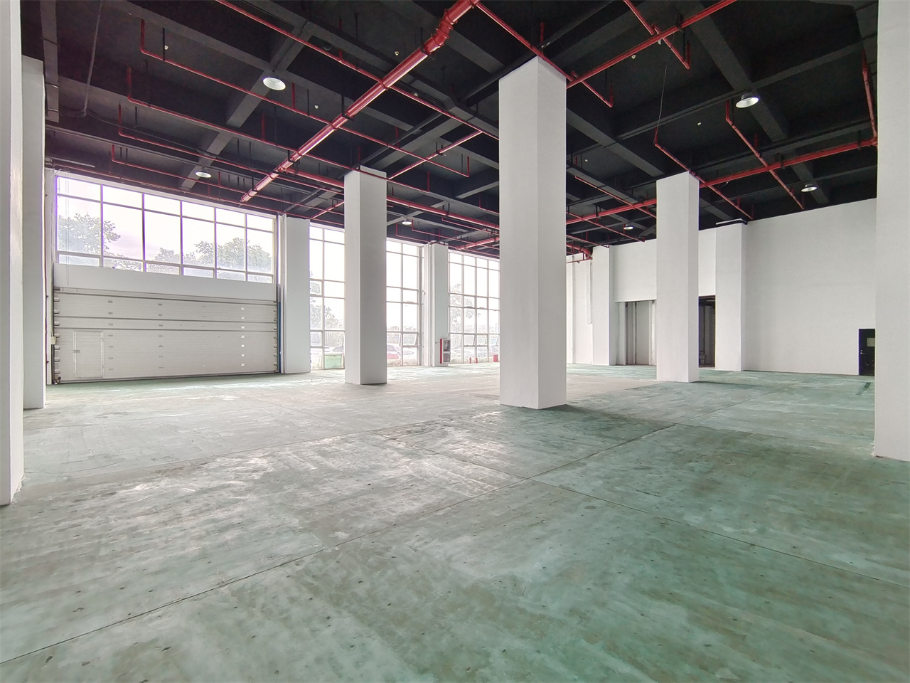 浦东芯片组装生产基地一楼场地招租层高9米