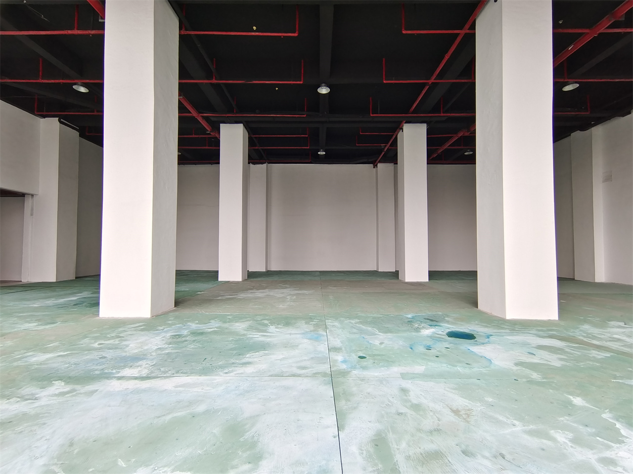 浦东地铁口电商产业园一楼展厅招租层高9米摄影基地