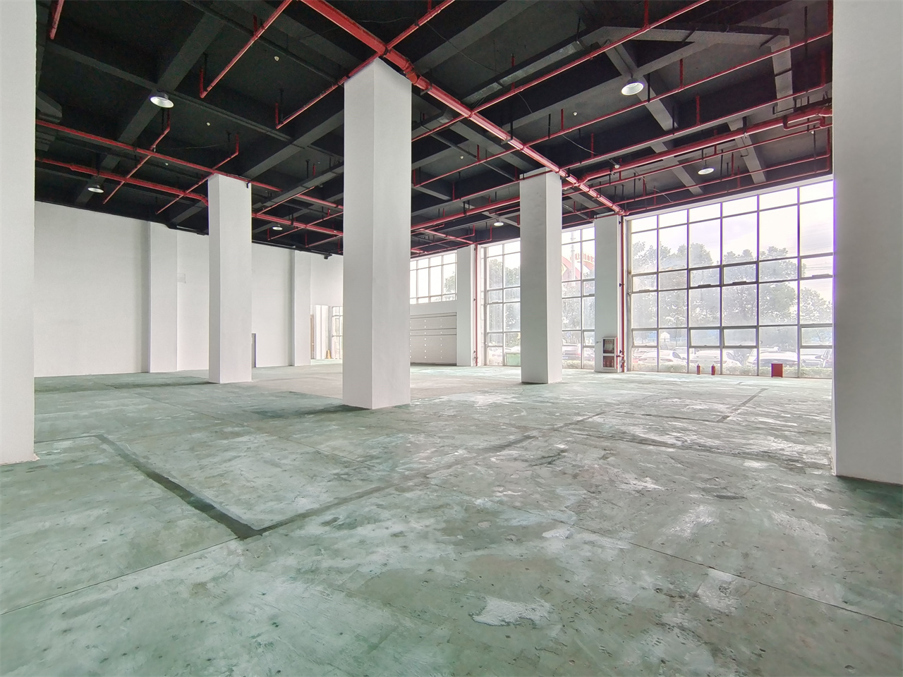 浦东地铁口一楼层高9米摄影基地各类展馆研发组装等