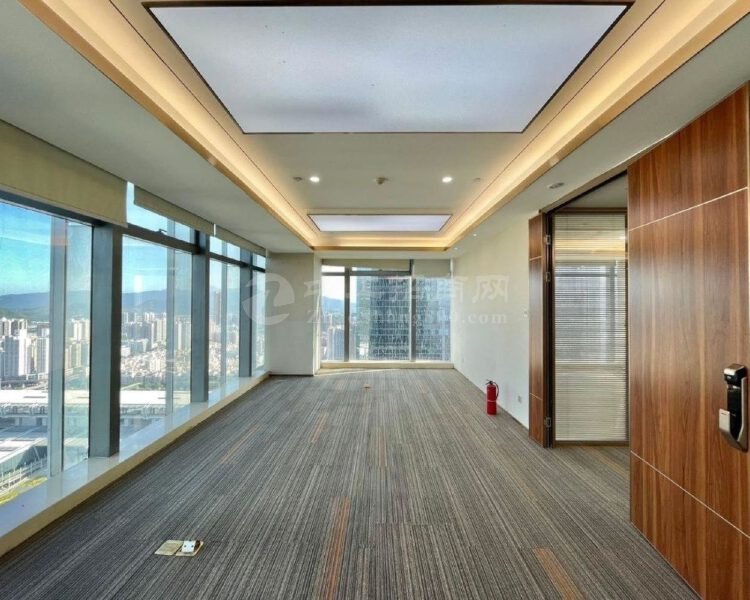 龙华拎包入住豪装电梯口单位370平高层无遮挡办公室出租