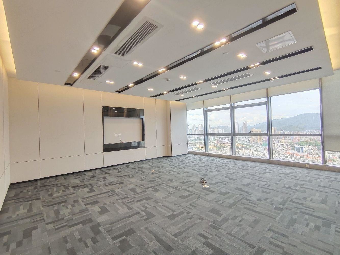 龙华拎包入住豪装电梯口单位370平高层无遮挡办公室出租