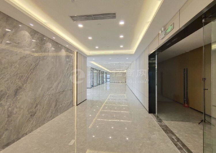 龙华拎包入住豪装电梯口单位370平高层无遮挡办公室出租9