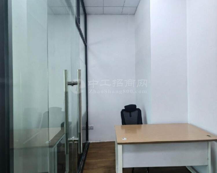 清湖地铁站118平2隔间办公室配家私空调业主价格只需48