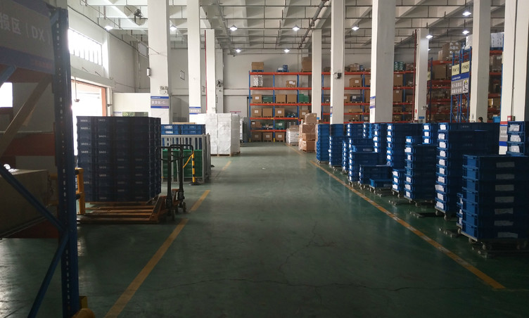 新吴旺庄1800平仓库出租丙二类,有月台,层高4米、产证