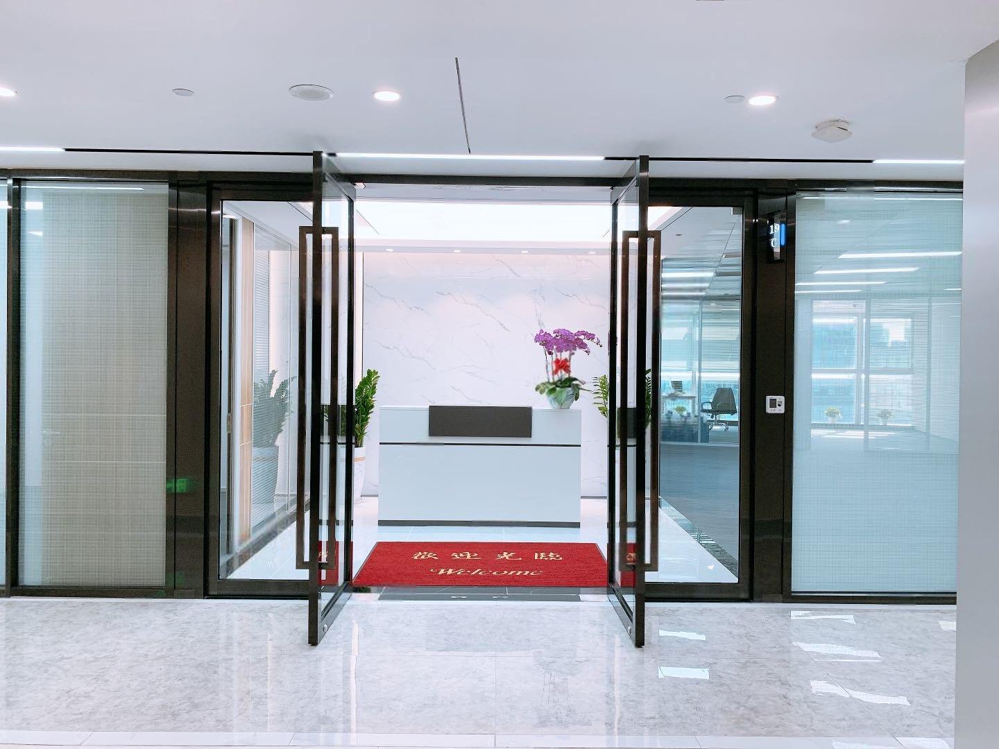 微软科通大厦高层精装500平带全套家私电梯口
