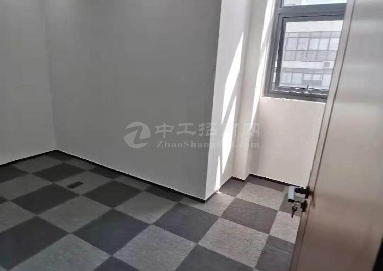 深圳北龙华地铁口OTO创客中心精装写字楼小面积出租配家具2
