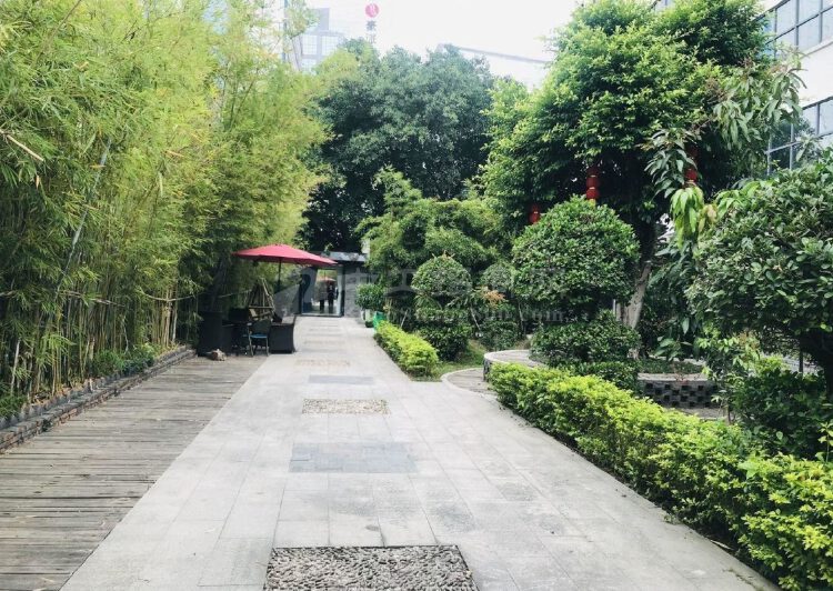 优品文化创意园，145平2个隔间，有家私和空调，近深圳北站7