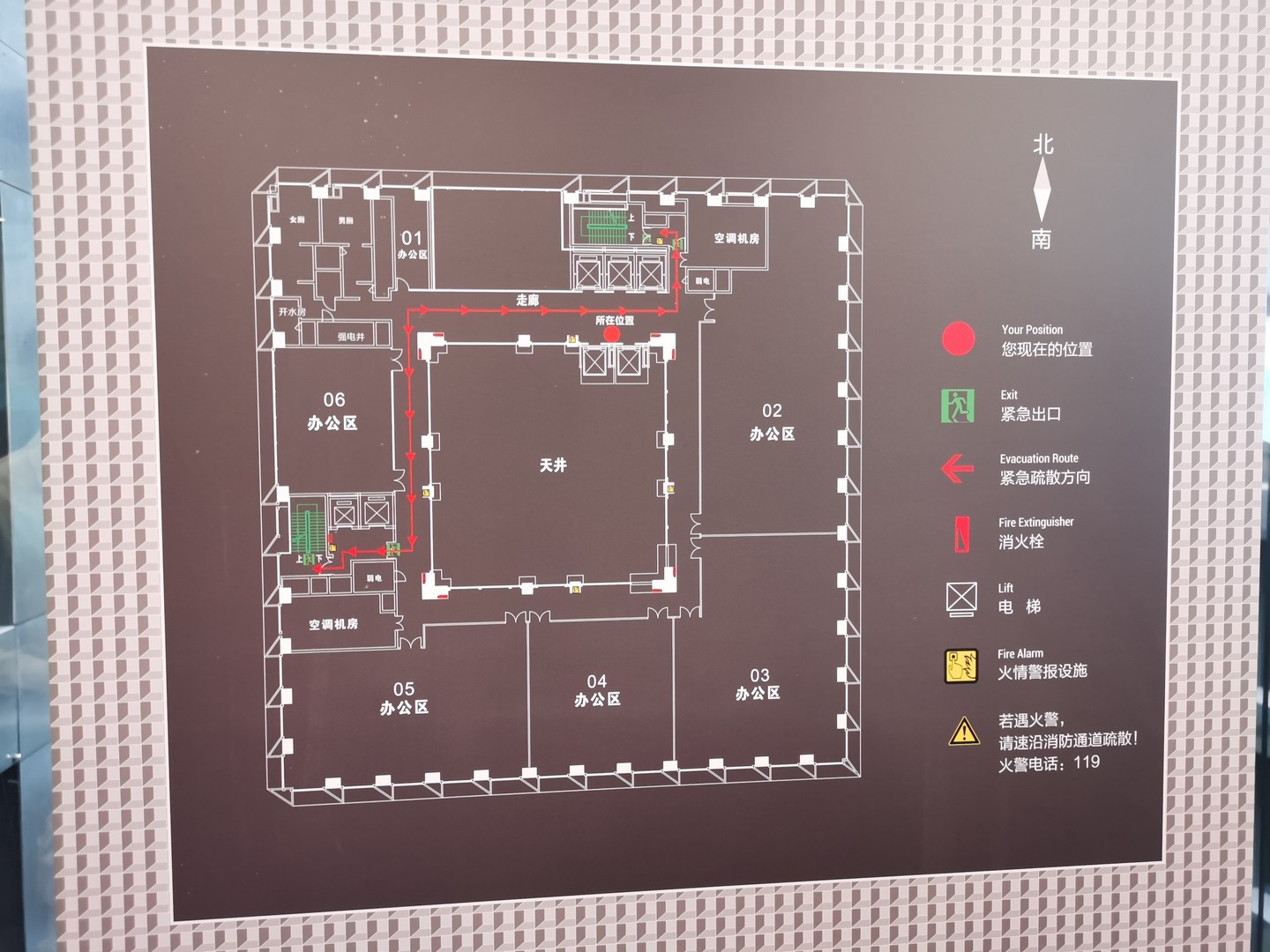 太平金融大厦高区，电梯口，双面采光大开间，吉出现楼2