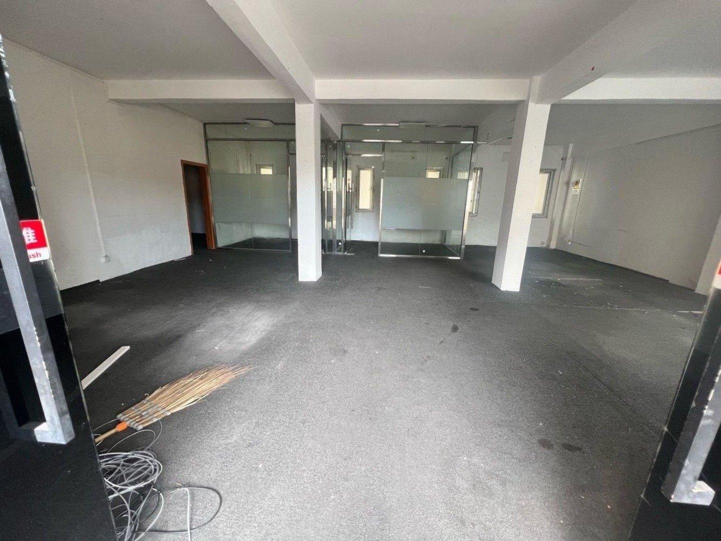 龙岗区杨美地铁站附近钢结构,500平可分租 龙岗区杨美地铁站附近钢结构,500平可分租