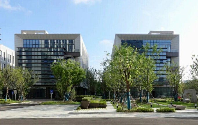 大张江创新研发中心2元起至5元，8百平起租，整层2千，可环评