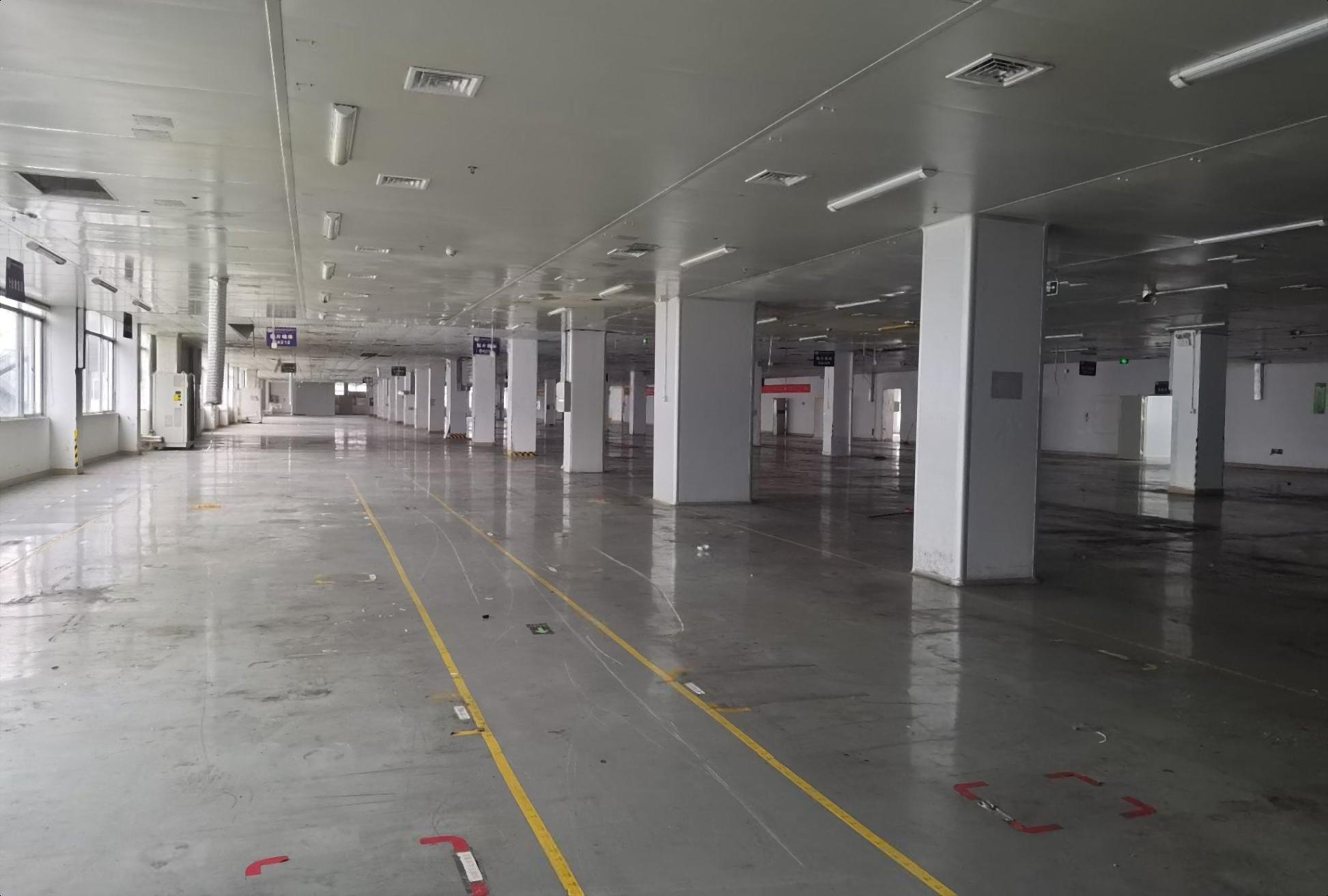 龙岗宝龙地铁口红本厂房仓库4000平出租带消防喷淋带卸货平台 龙岗宝龙地铁口红本厂房仓库4000平出租带消防喷淋带卸货平台