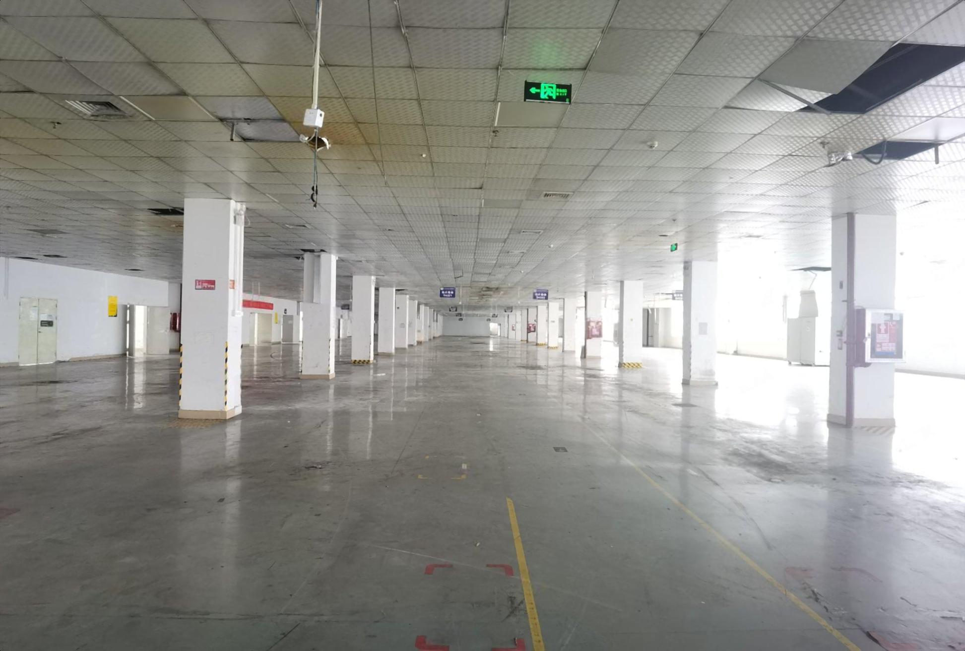 龙岗宝龙地铁口红本厂房仓库4000平出租带消防喷淋带卸货平台 龙岗宝龙地铁口红本厂房仓库4000平出租带消防喷淋带卸货平台