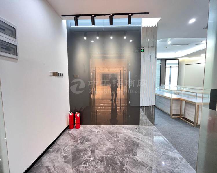 华侨城办公室出租营业性质客户有专业的直播室有配套的展示柜