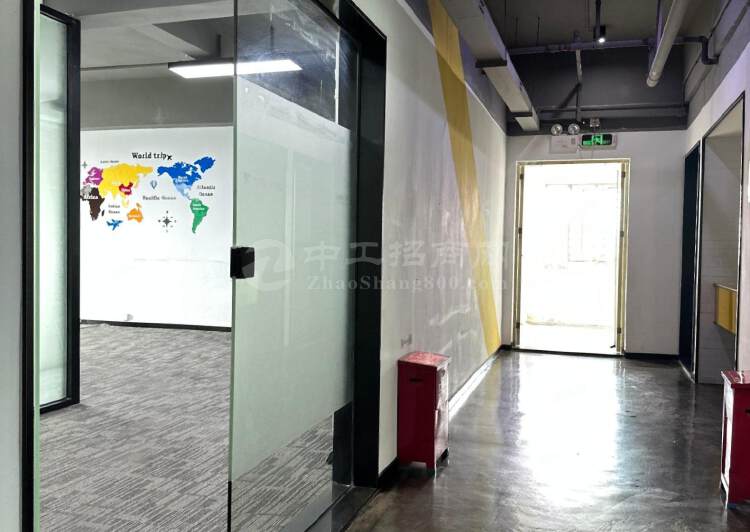 沙井地铁站国税局小面积精装修办公室出租带空调和办公家具1