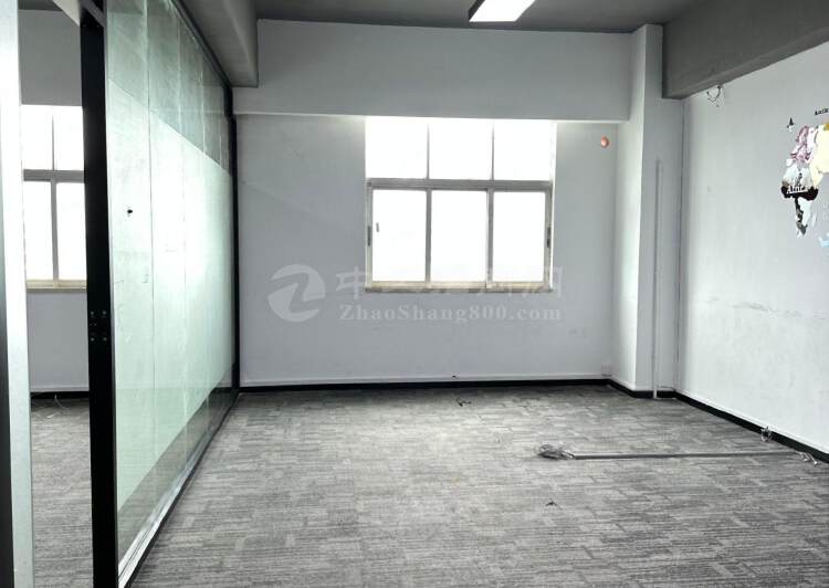 沙井地铁站国税局小面积精装修办公室出租带空调和办公家具9