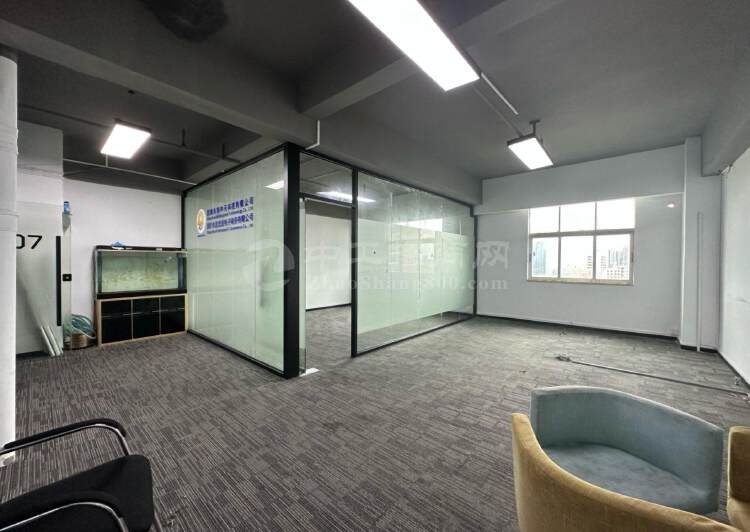 沙井地铁站国税局小面积精装修办公室出租带空调和办公家具7