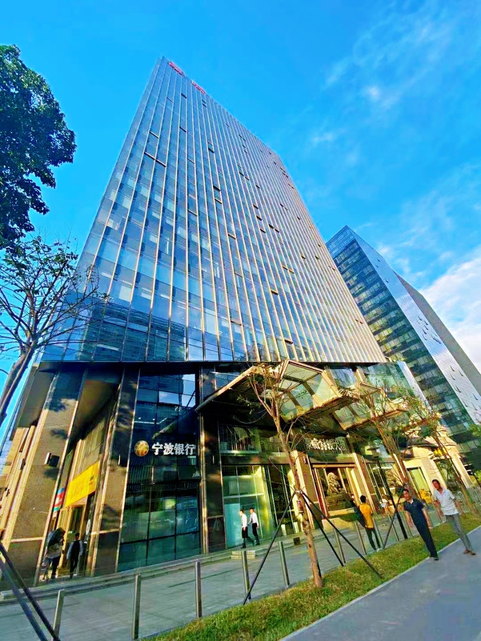 高新南地铁口豪威科技大厦全新豪华装修178平2+1办公室出租