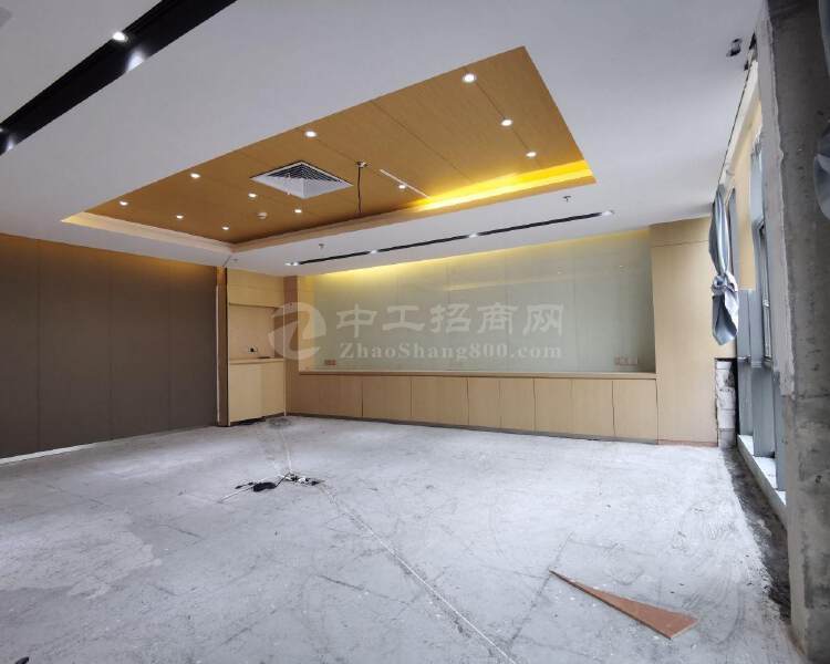 定制精装深圳北站地铁口800平7加1办公室出租电梯口