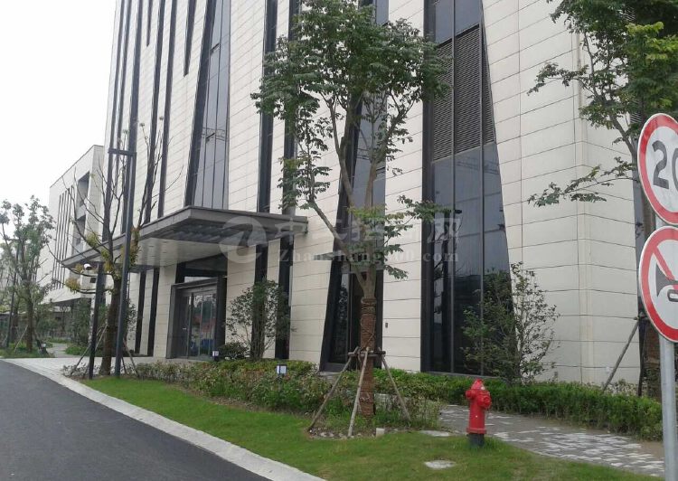 张江科学城，康桥地标旗舰研发商务楼，一层6百，楼上3至4百平5