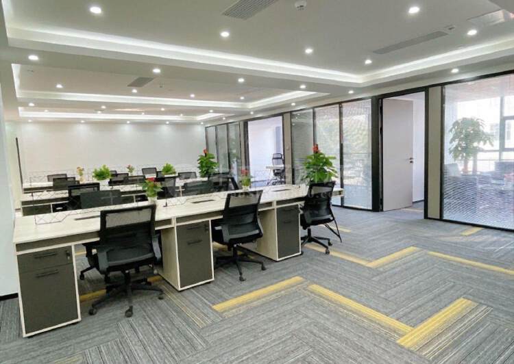 坂田五和电商产业园精装修200平办公室出租带家私落地窗2
