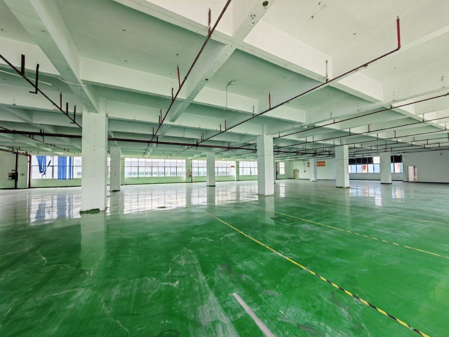 西丽阳光工业区新出楼上2000平仓库厂房出租可分租