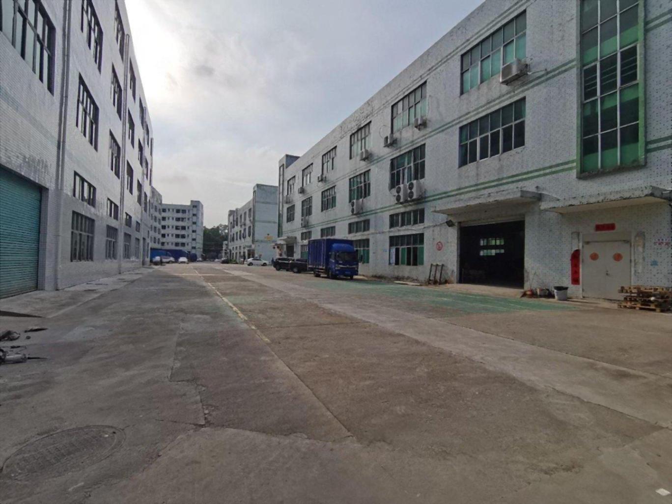 平湖华南城地铁口工业区一楼楼上1500平厂房仓库出租可办环评