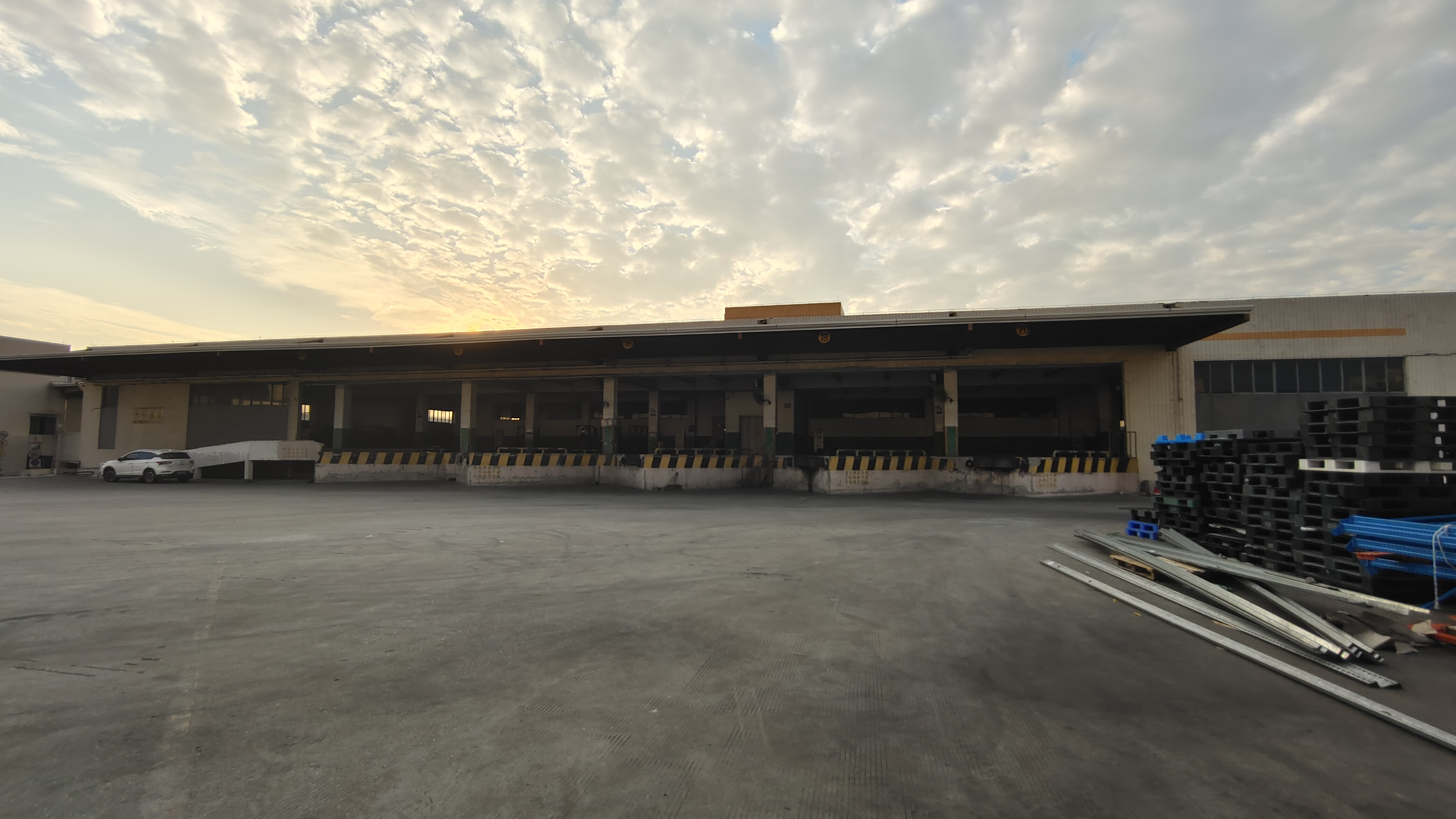 平湖山夏工业区单一层4000平钢构厂房仓库出租
