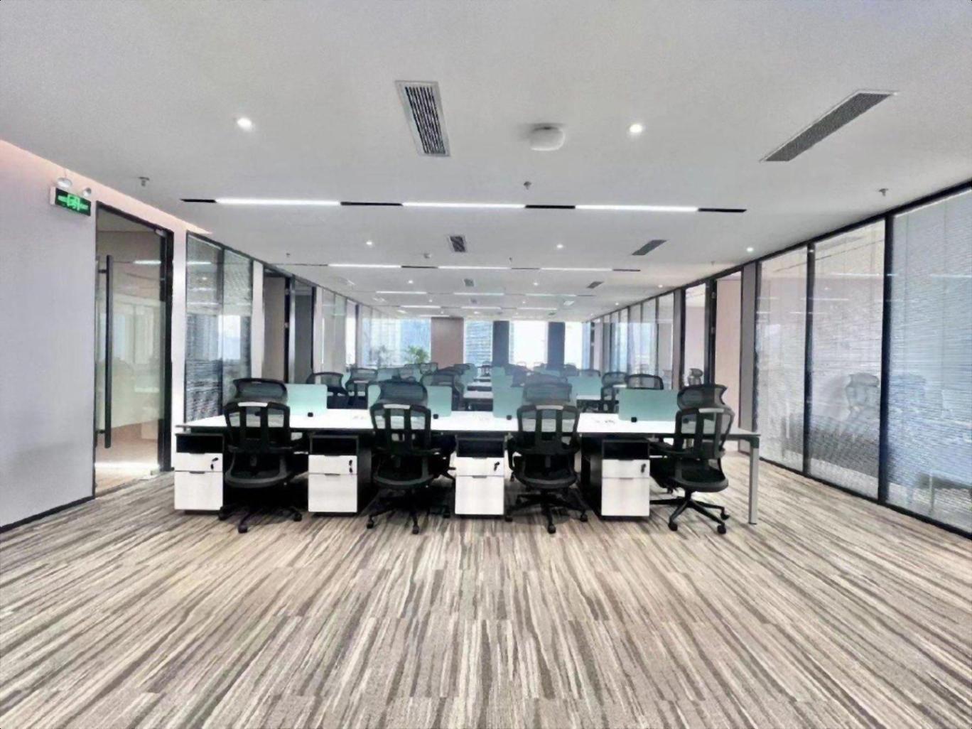 南山前海招商国际中心500平电梯口精装修带家私办公室出租！！