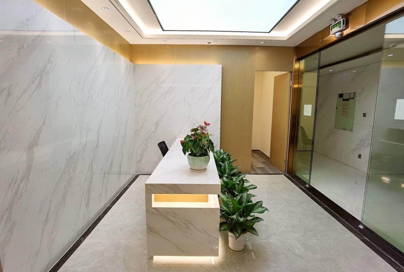 电梯口丨现代国际大厦200平丨会展中心地铁口带全套家私可谈价